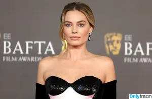 Margot Robbie / margotrobbieofficial nude photo #1926