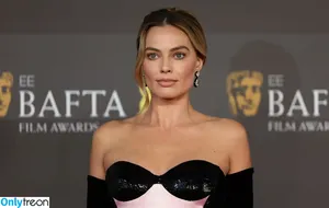 Margot Robbie / margotrobbieofficial nude photo #1927