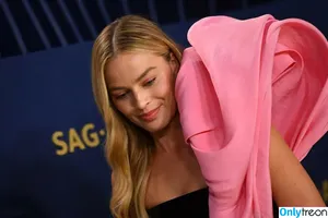 Margot Robbie / margotrobbieofficial nude photo #1945