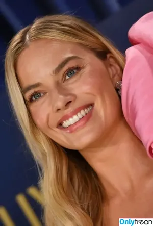 Margot Robbie / margotrobbieofficial nude photo #1953