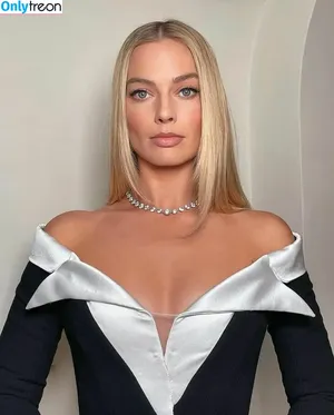 Margot Robbie / margotrobbieofficial nude photo #1963