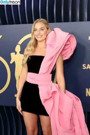 Margot Robbie / margotrobbieofficial nude photo #1967