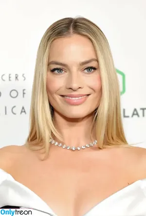 Margot Robbie / margotrobbieofficial nude photo #1986