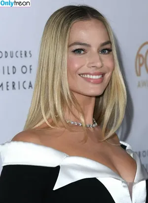 Margot Robbie / margotrobbieofficial nude photo #1989