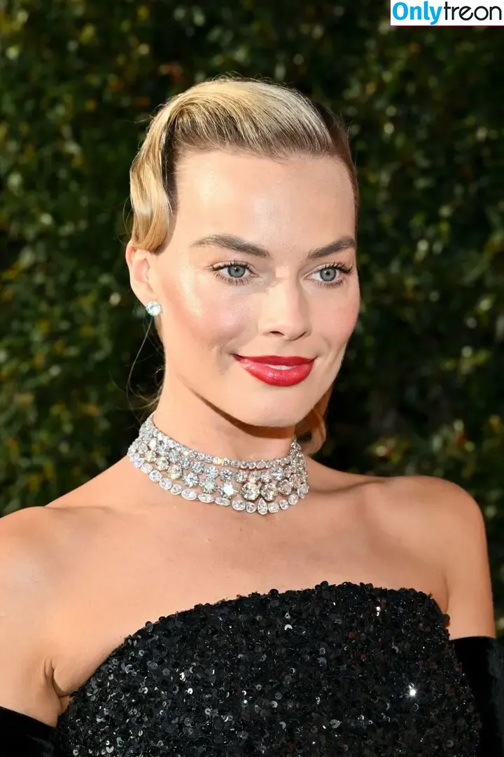 Margot Robbie nude photo #1001 (margotrobbieofficial)