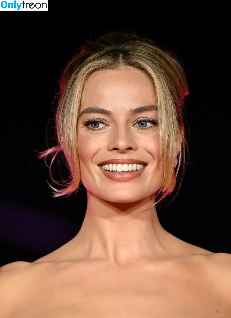 Margot Robbie nude photo #1094 (margotrobbieofficial)