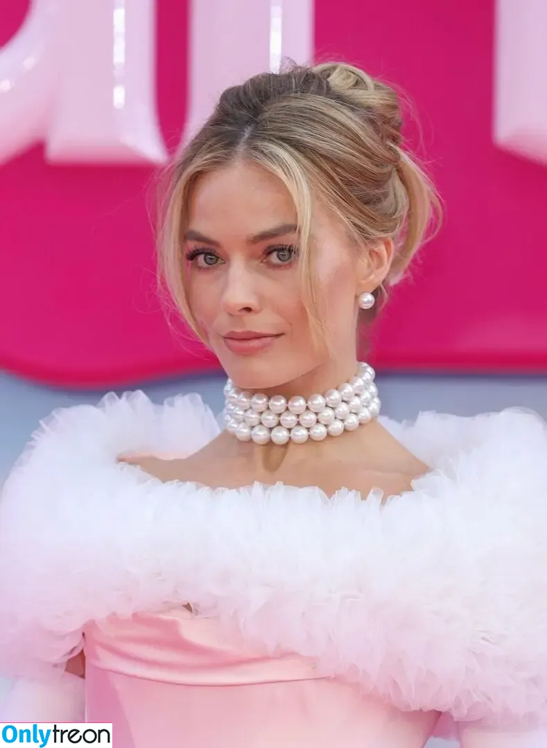 Margot Robbie nude photo #1097 (margotrobbieofficial)