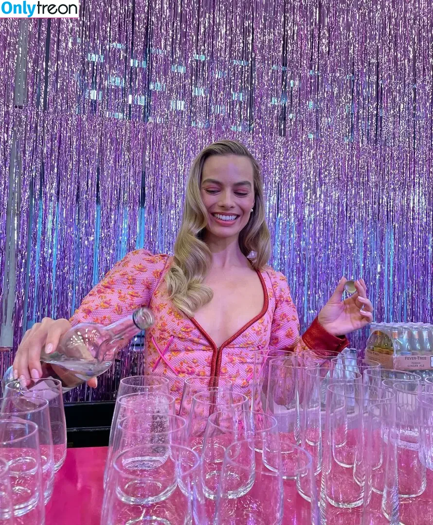 Margot Robbie nude photo #1121 (margotrobbieofficial)