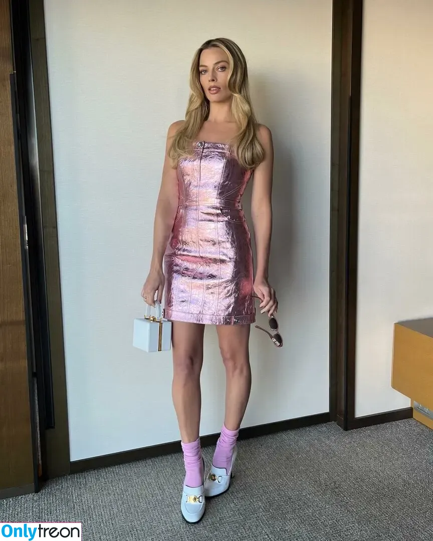 Margot Robbie nude photo #1125 (margotrobbieofficial)