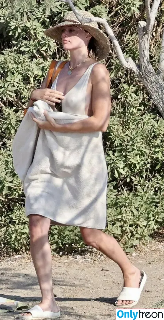 Margot Robbie nude photo #1196 (margotrobbieofficial)