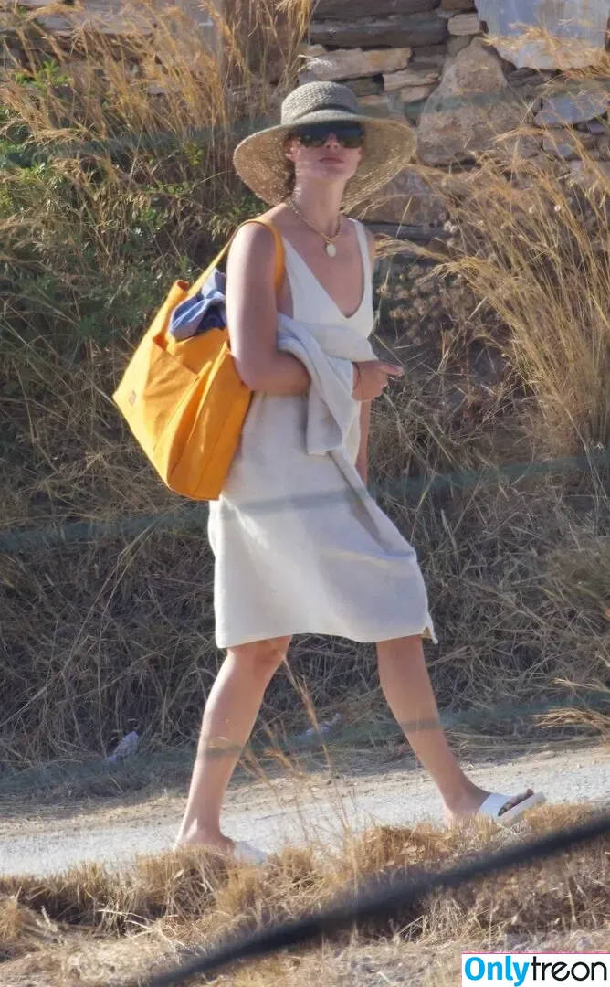 Margot Robbie nude photo #1250 (margotrobbieofficial)
