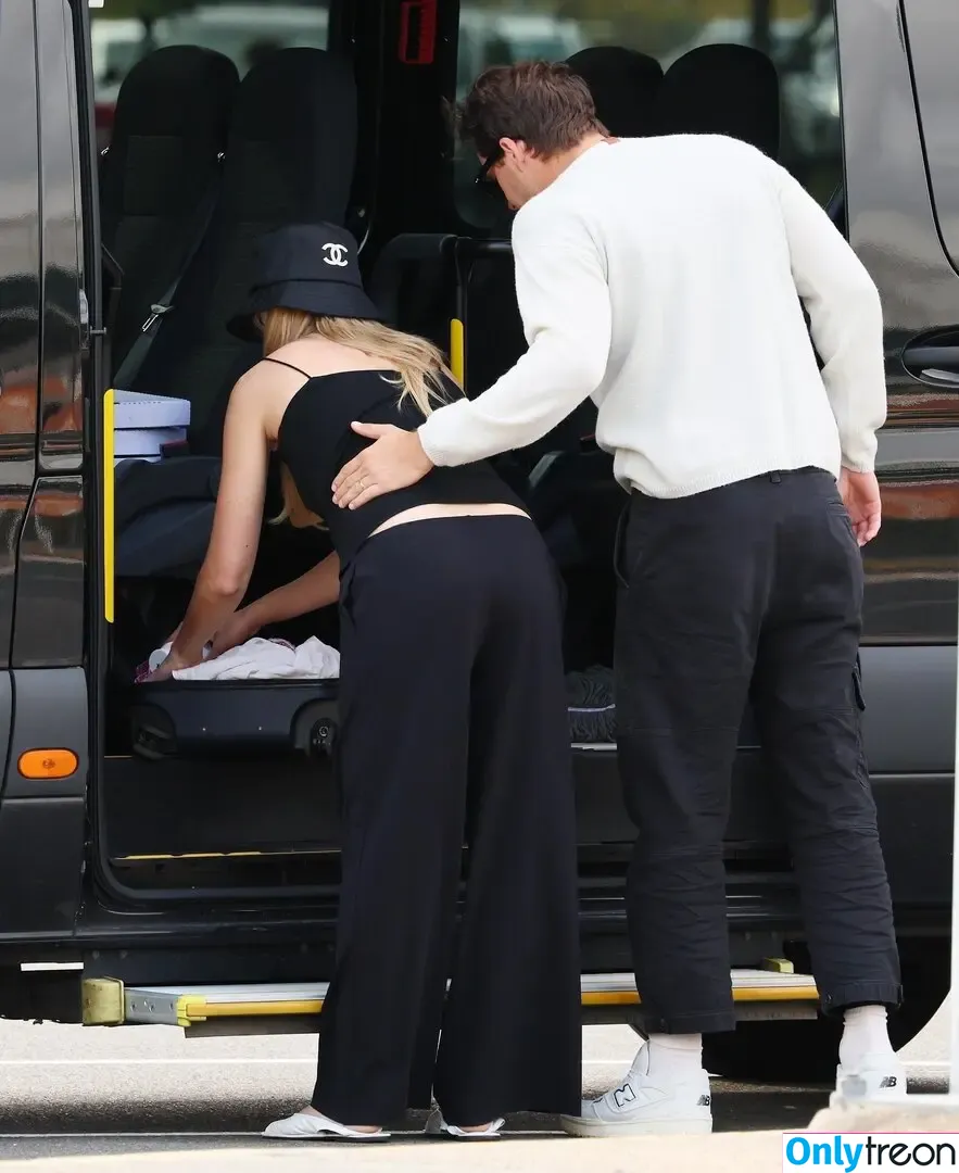 Margot Robbie nude photo #1305 (margotrobbieofficial)