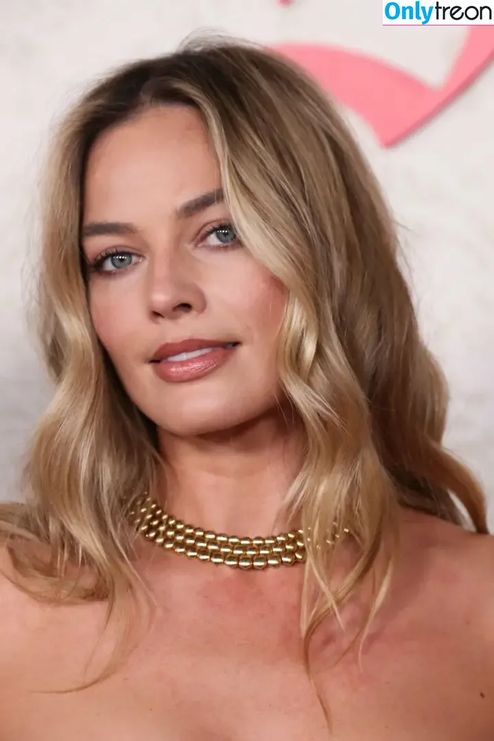 Margot Robbie nude photo #1348 (margotrobbieofficial)