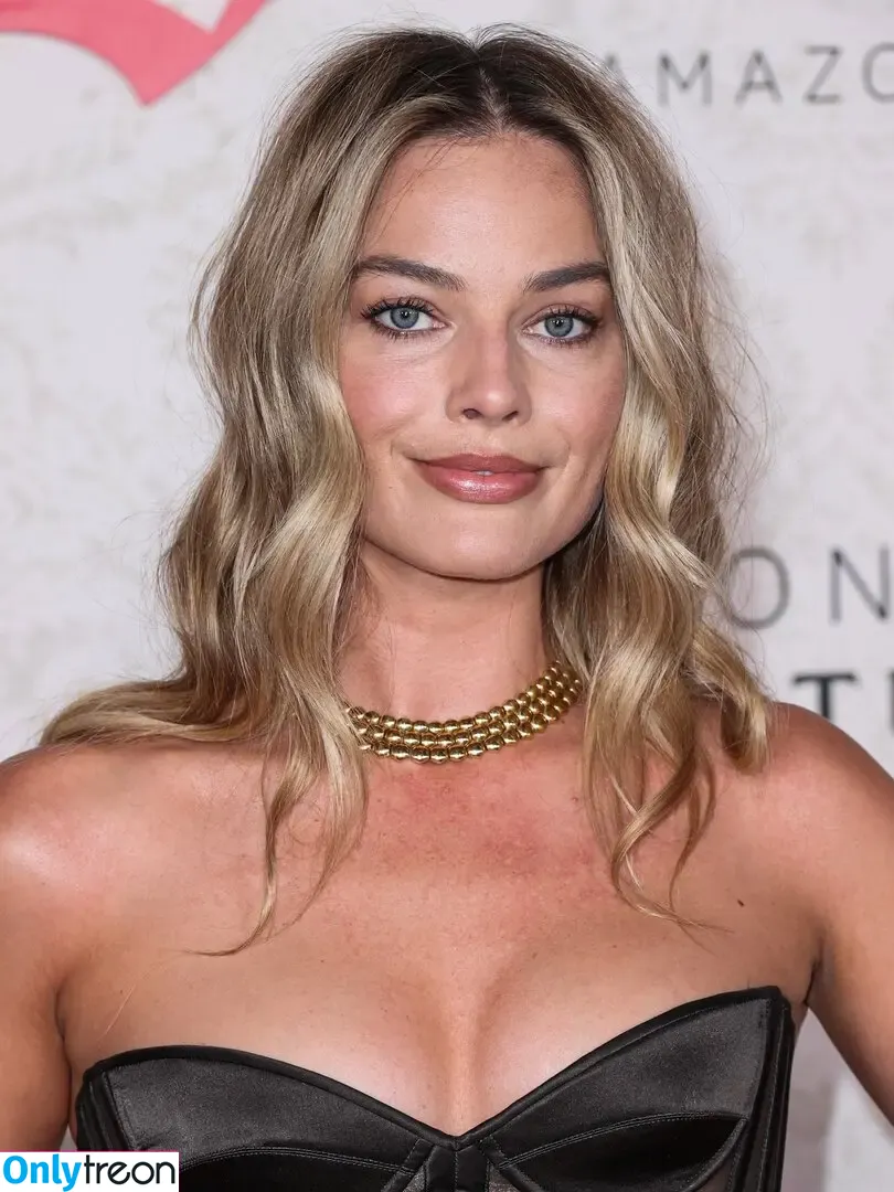 Margot Robbie nude photo #1379 (margotrobbieofficial)