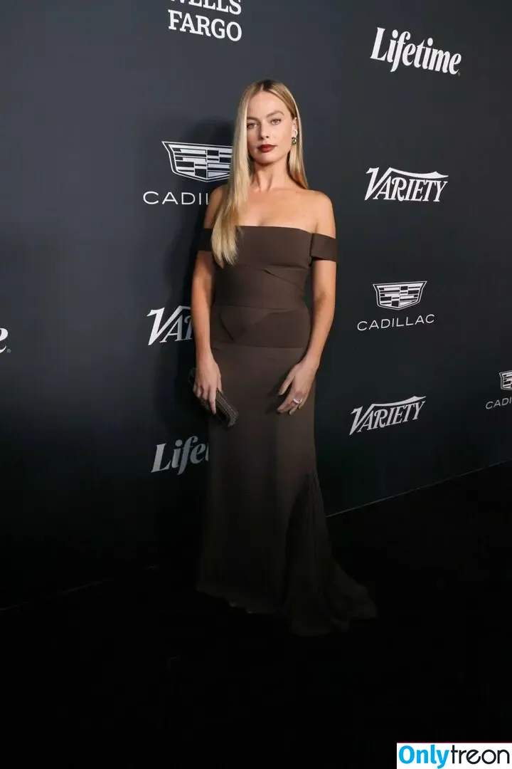 Margot Robbie nude photo #1390 (margotrobbieofficial)