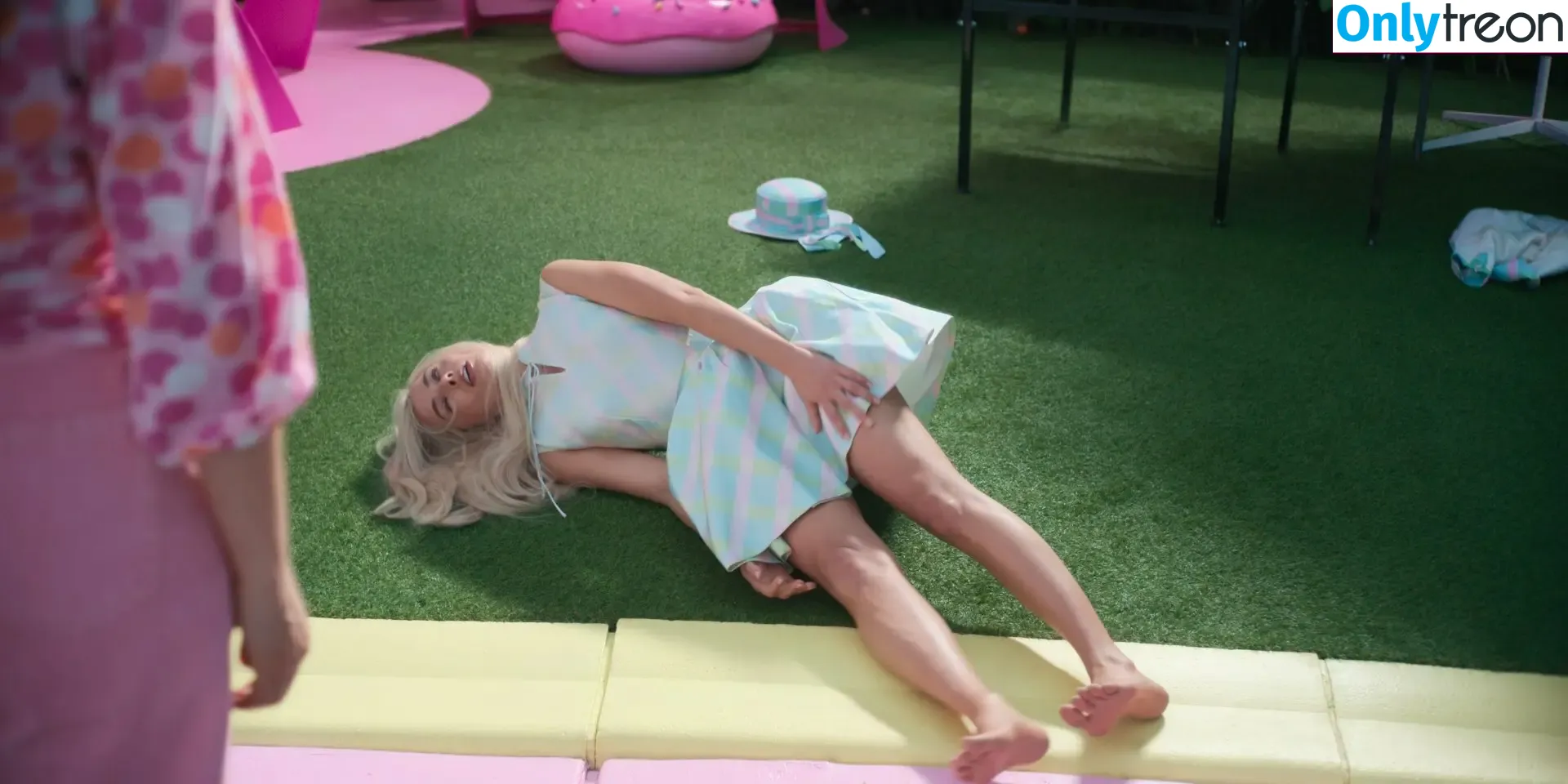 Margot Robbie nude photo #1433 (margotrobbieofficial)