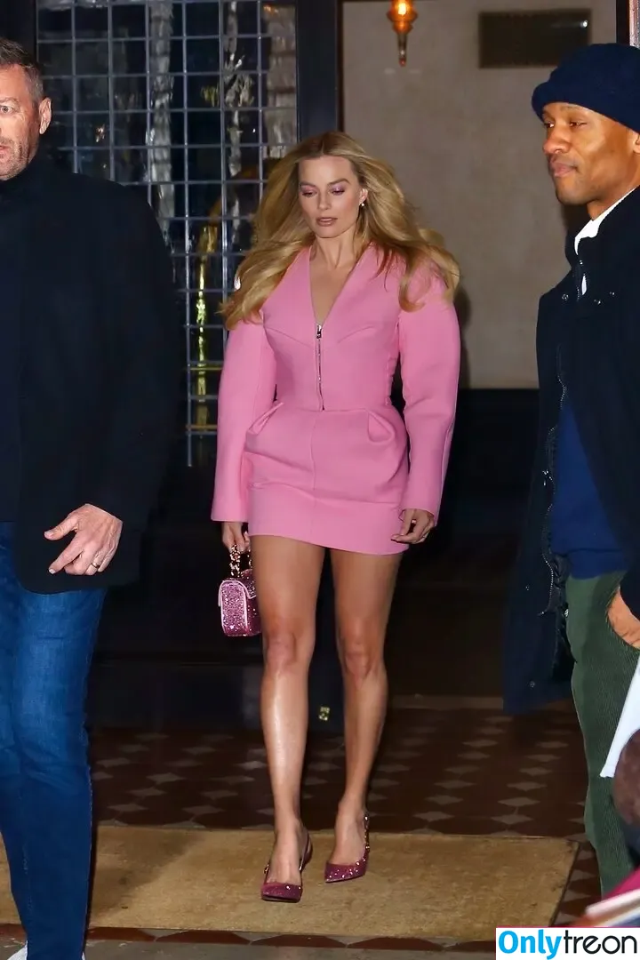 Margot Robbie nude photo #1500 (margotrobbieofficial)