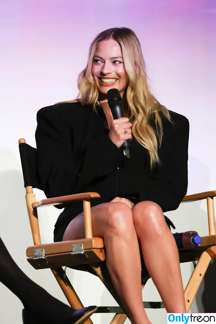 Margot Robbie nude photo #1557 (margotrobbieofficial)
