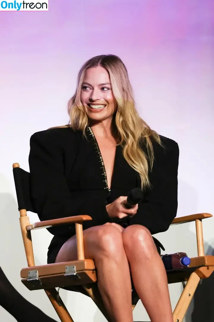 Margot Robbie nude photo #1560 (margotrobbieofficial)