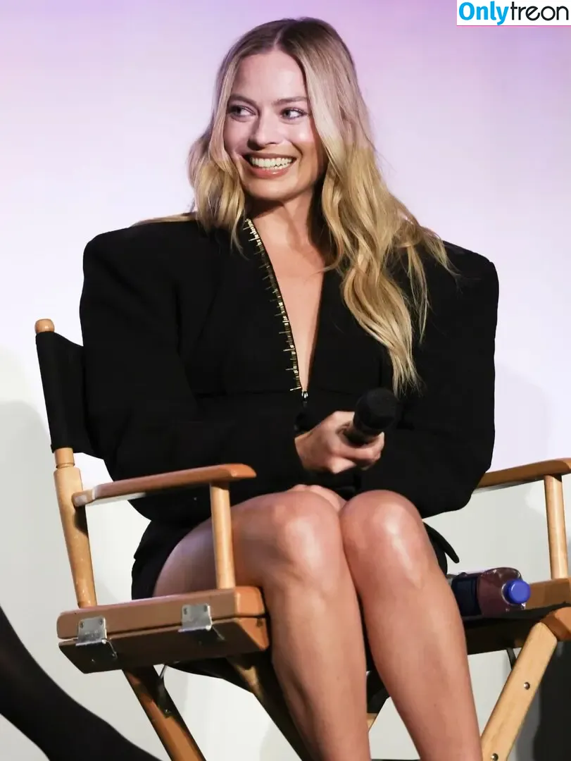 Margot Robbie nude photo #1563 (margotrobbieofficial)