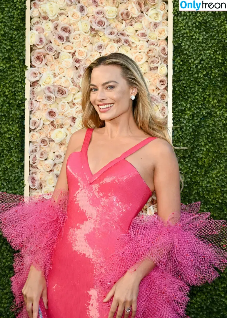 Margot Robbie nude photo #1580 (margotrobbieofficial)