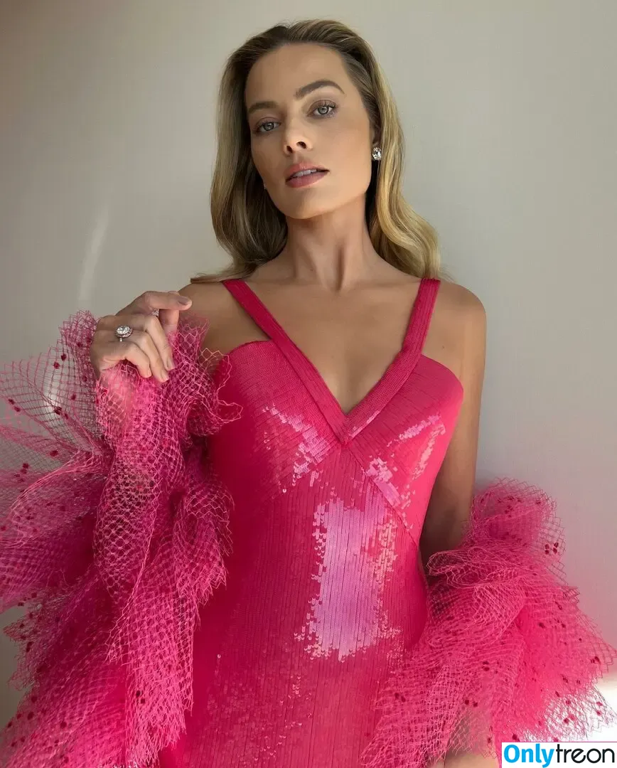 Margot Robbie nude photo #1623 (margotrobbieofficial)