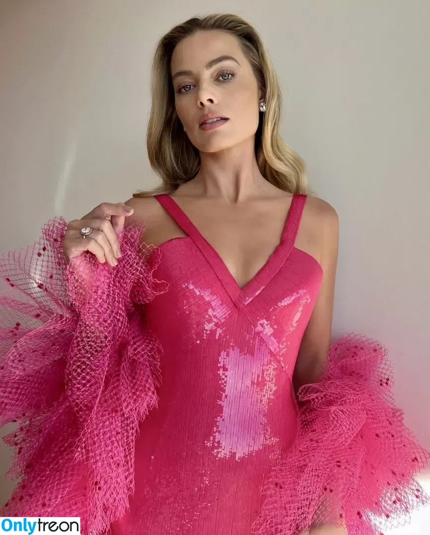Margot Robbie nude photo #1629 (margotrobbieofficial)