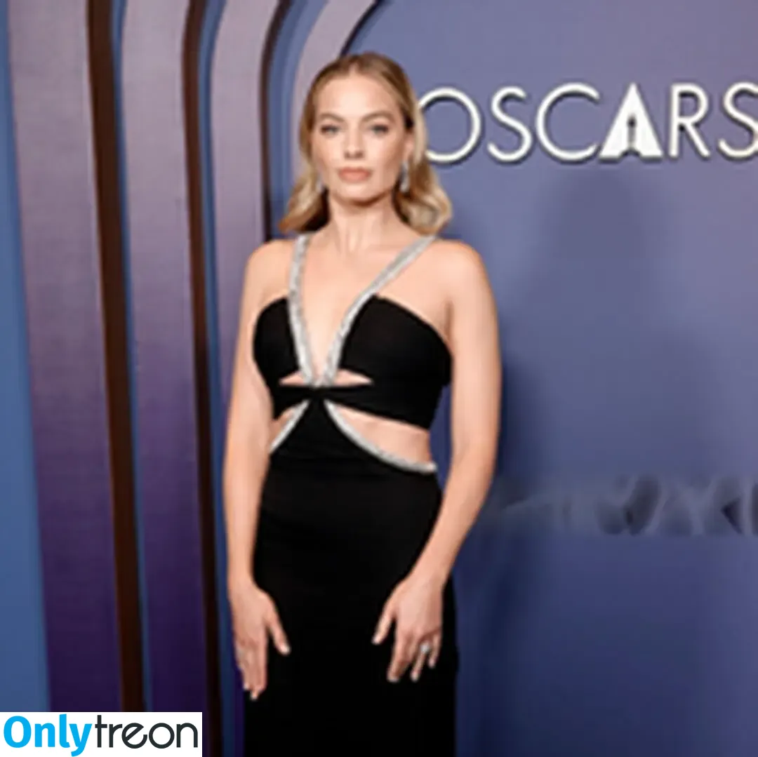 Margot Robbie nude photo #1643 (margotrobbieofficial)