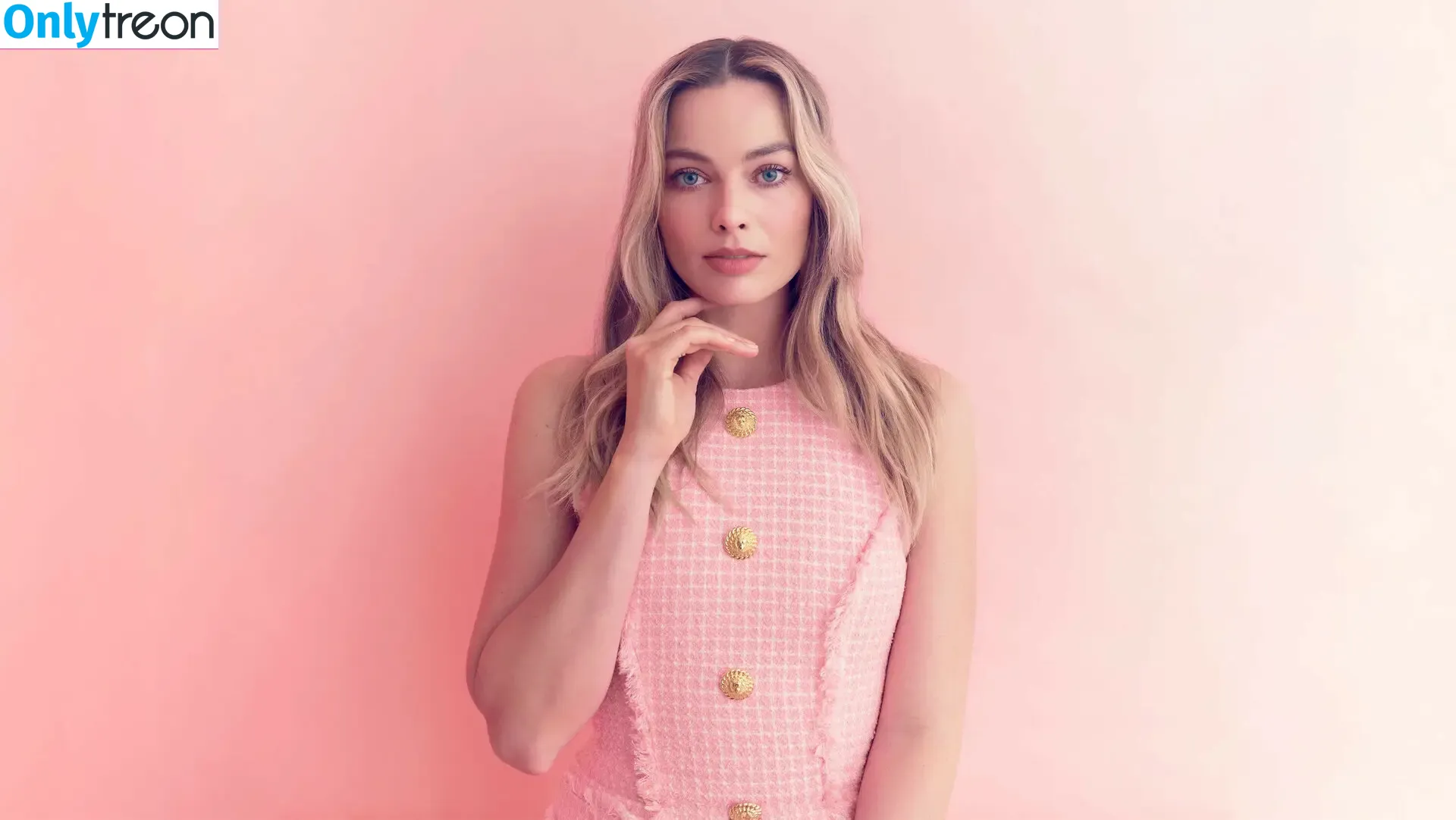 Margot Robbie nude photo #1653 (margotrobbieofficial)