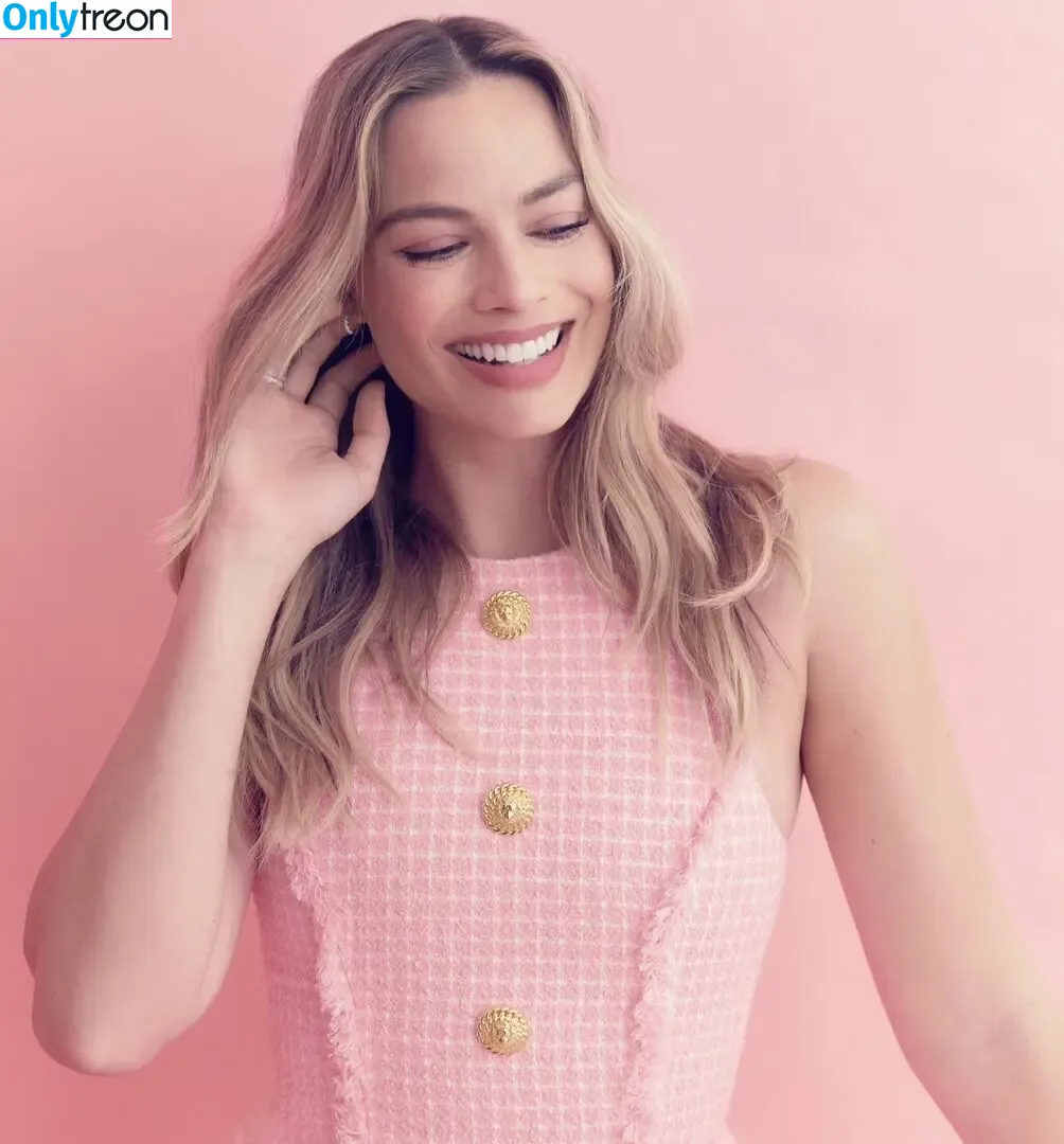 Margot Robbie nude photo #1659 (margotrobbieofficial)