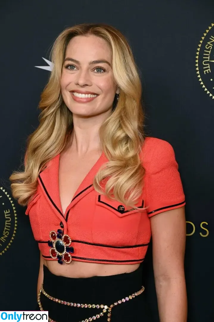 Margot Robbie nude photo #1660 (margotrobbieofficial)