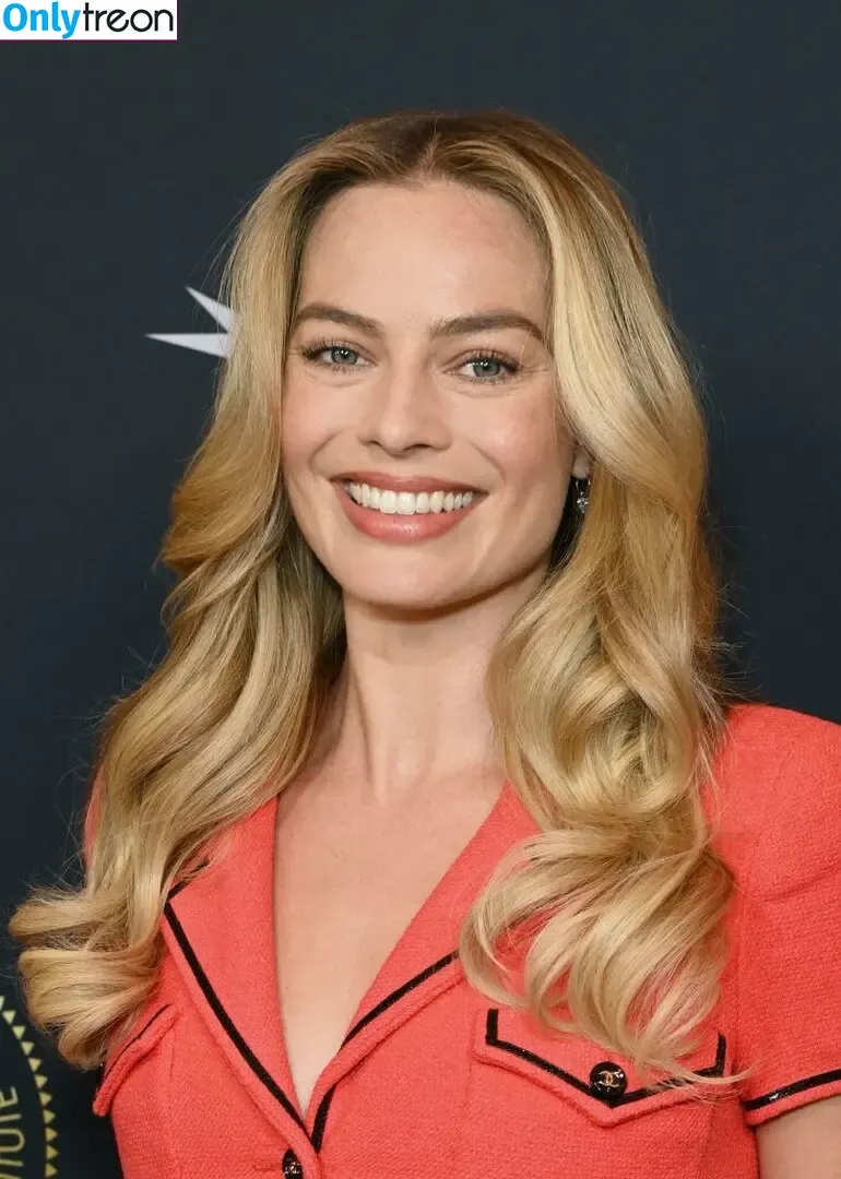 Margot Robbie nude photo #1678 (margotrobbieofficial)