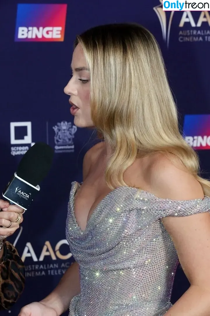 Margot Robbie nude photo #1786 (margotrobbieofficial)