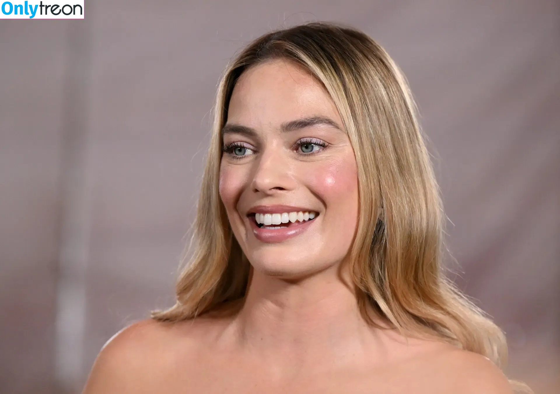 Margot Robbie nude photo #1795 (margotrobbieofficial)