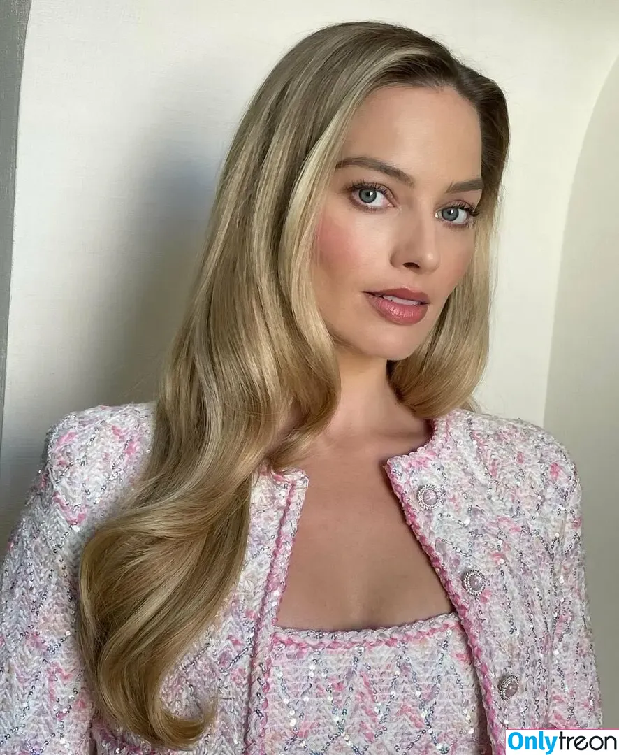 Margot Robbie nude photo #1809 (margotrobbieofficial)