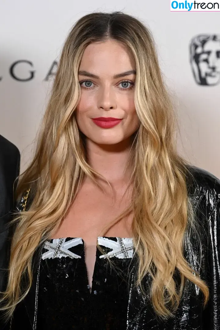 Margot Robbie nude photo #1877 (margotrobbieofficial)