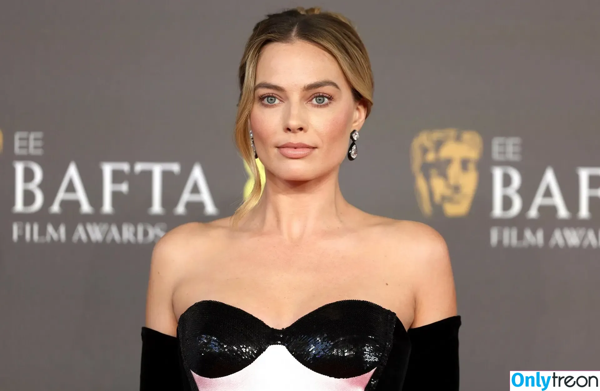 Margot Robbie nude photo #1926 (margotrobbieofficial)