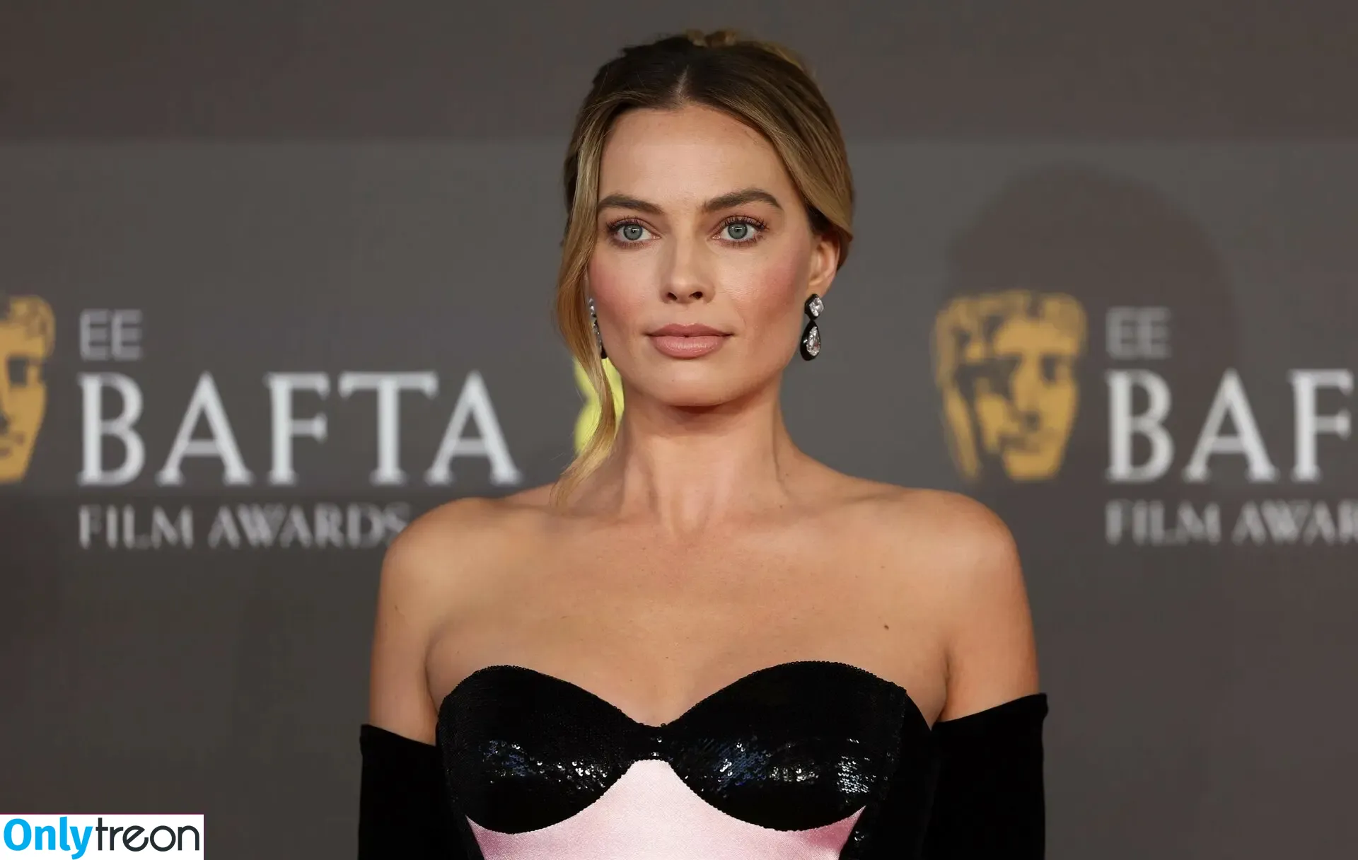 Margot Robbie nude photo #1927 (margotrobbieofficial)