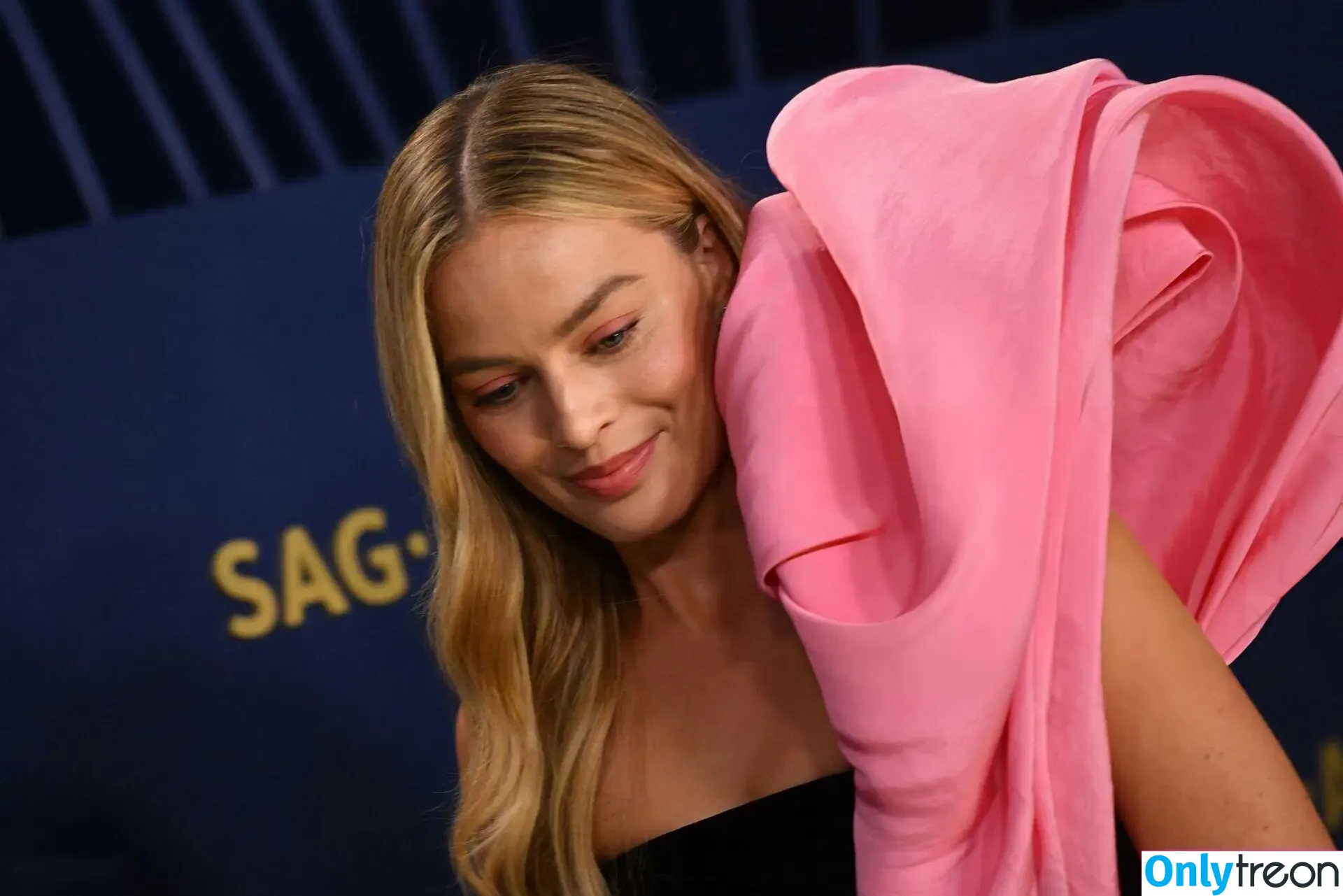 Margot Robbie nude photo #1945 (margotrobbieofficial)