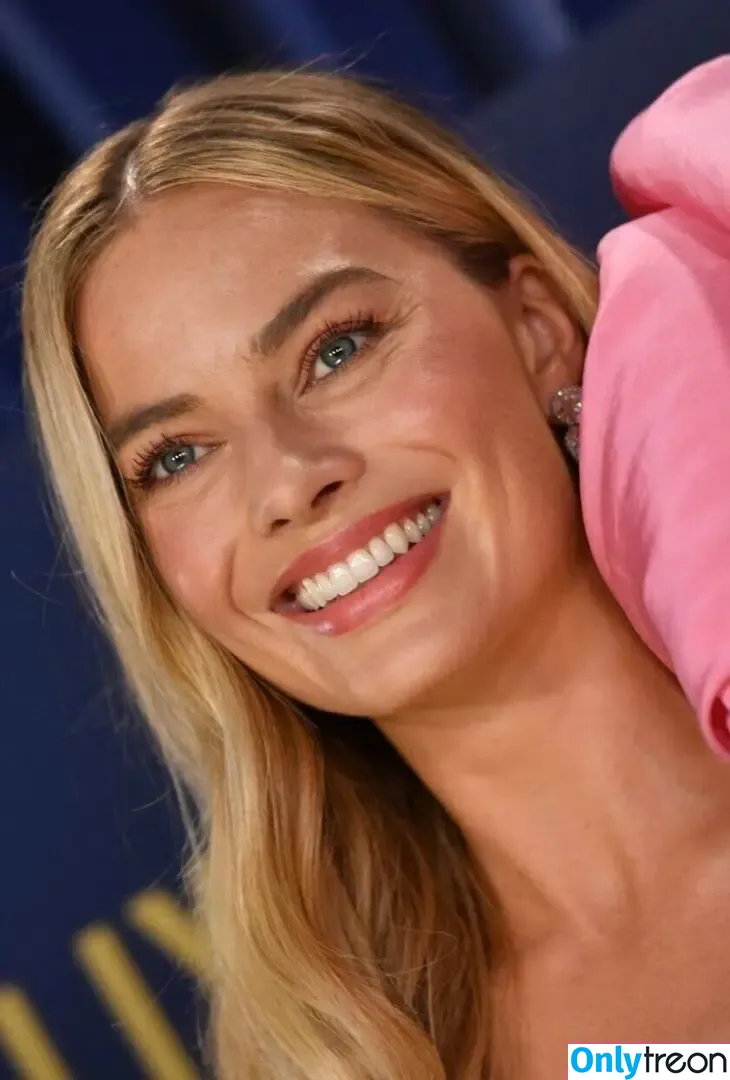Margot Robbie nude photo #1953 (margotrobbieofficial)