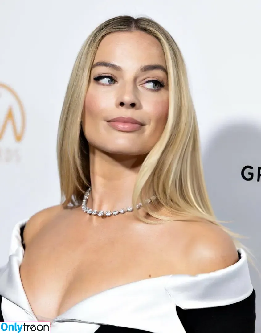 Margot Robbie nude photo #1955 (margotrobbieofficial)