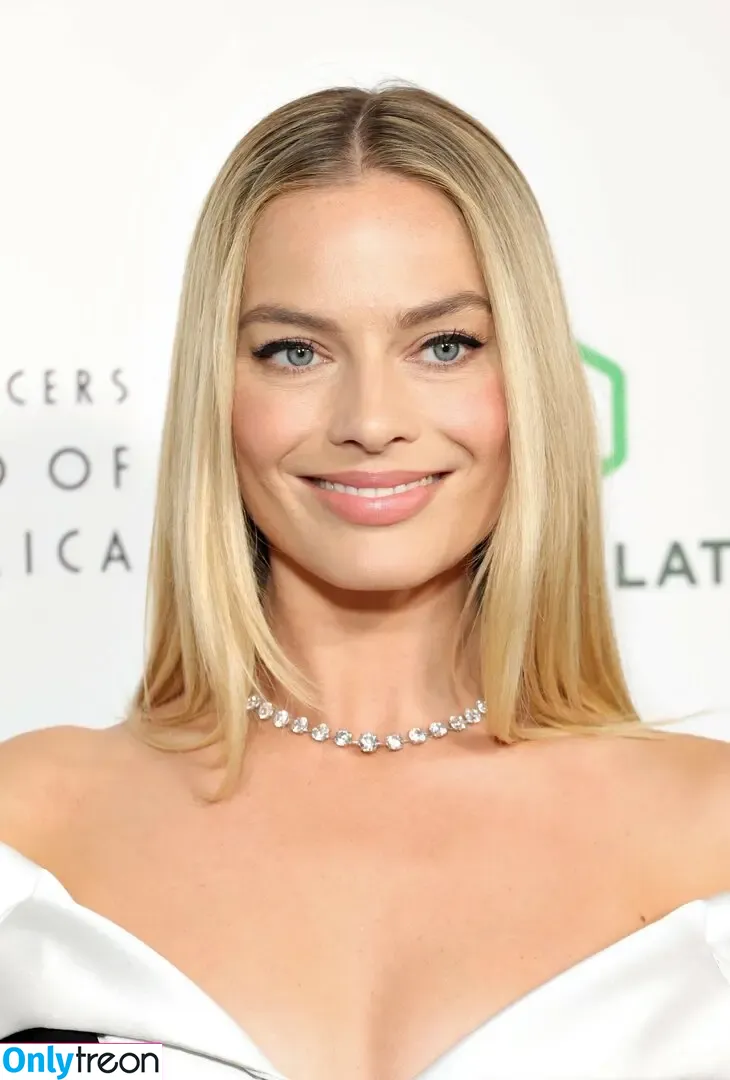 Margot Robbie nude photo #1986 (margotrobbieofficial)