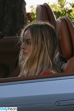 Margot Robbie / margotrobbieofficial nude photo #2015