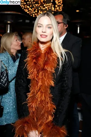 Margot Robbie / margotrobbieofficial nude photo #2042