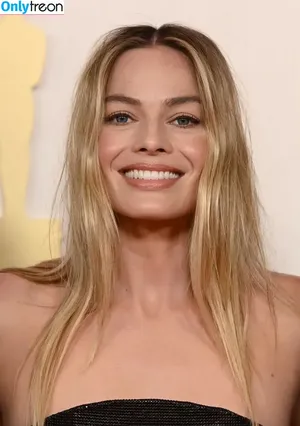 Margot Robbie / margotrobbieofficial nude photo #2112