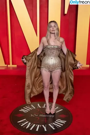 Margot Robbie / margotrobbieofficial nude photo #2113