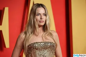 Margot Robbie / margotrobbieofficial nude photo #2116