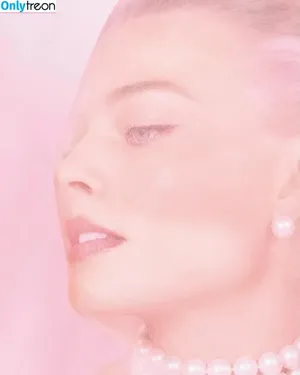 Margot Robbie / margotrobbieofficial nude photo #2129