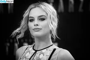 Margot Robbie / margotrobbieofficial nude photo #2139
