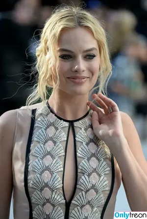 Margot Robbie / margotrobbieofficial nude photo #2143